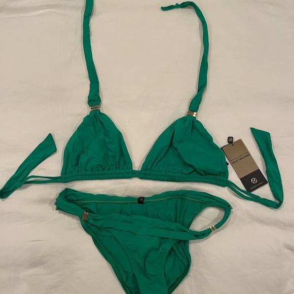 Beautiful green swimsuit with gold detail NWT - Picture 3 of 7
